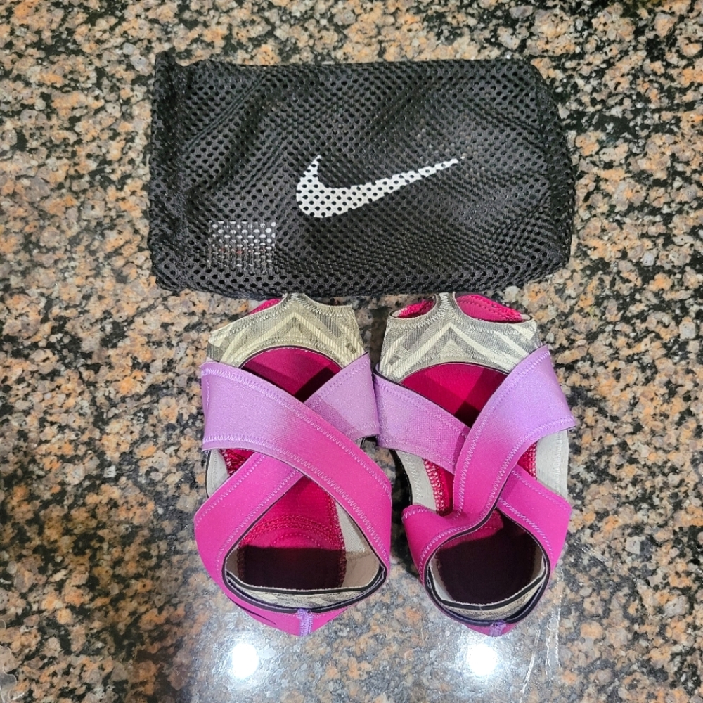 Nike Padded Studio Wraps